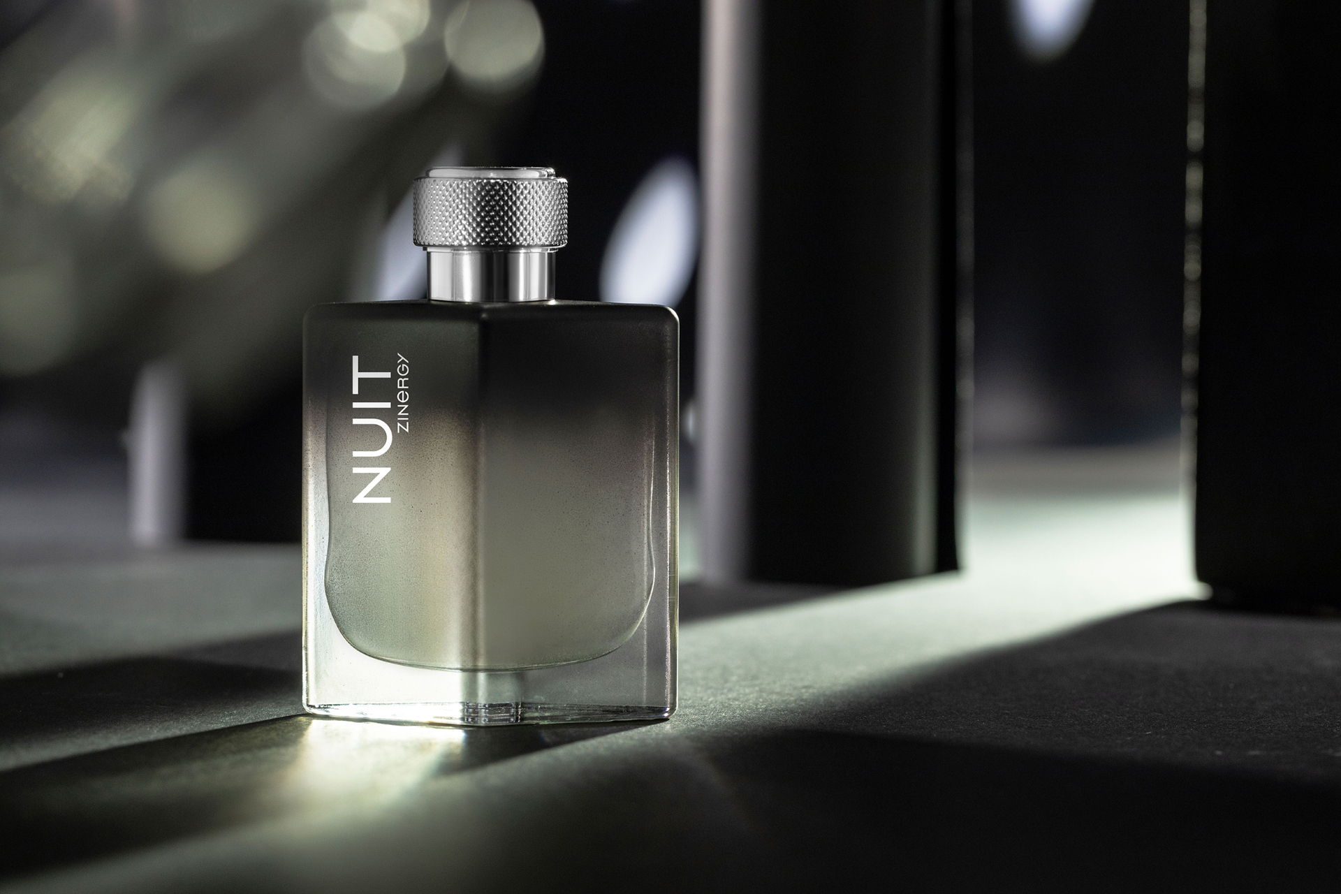 Nuit Zinergy men's fragrance in cinematic light